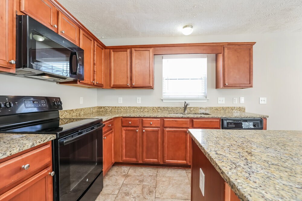 Building Photo - 300 Sarna Dr