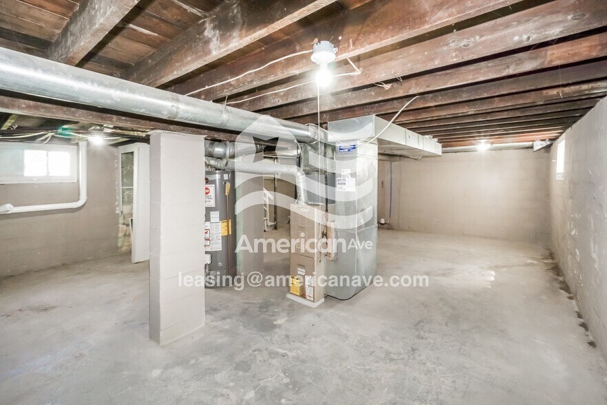 Building Photo - 1735 Joffre Ave