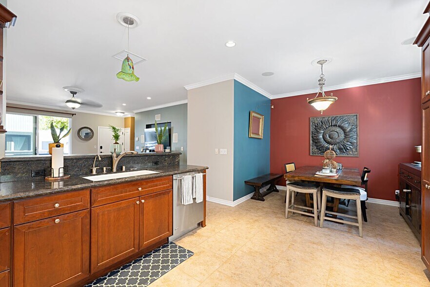 Building Photo - 8172 Manitoba St