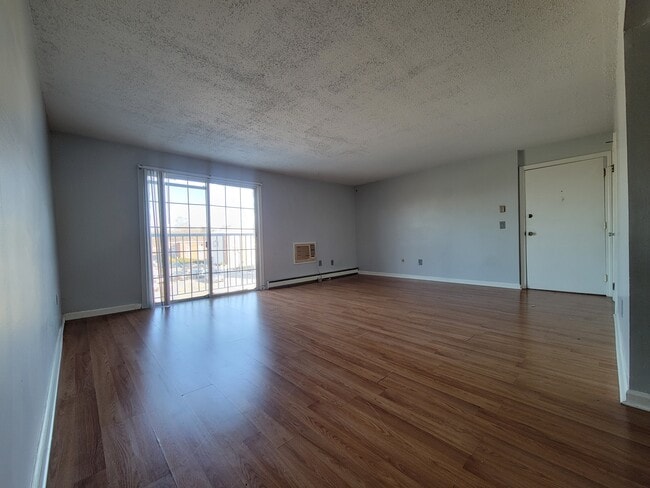 Building Photo - 300 Smithfield Rd