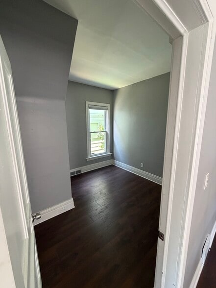 Building Photo - 47 Abbottsford Pl
