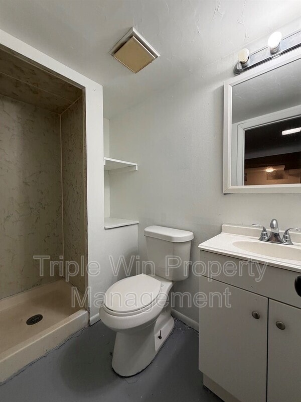 Building Photo - 30 Rolling Hills Dr