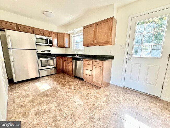 Building Photo - 218 Webbs Ln