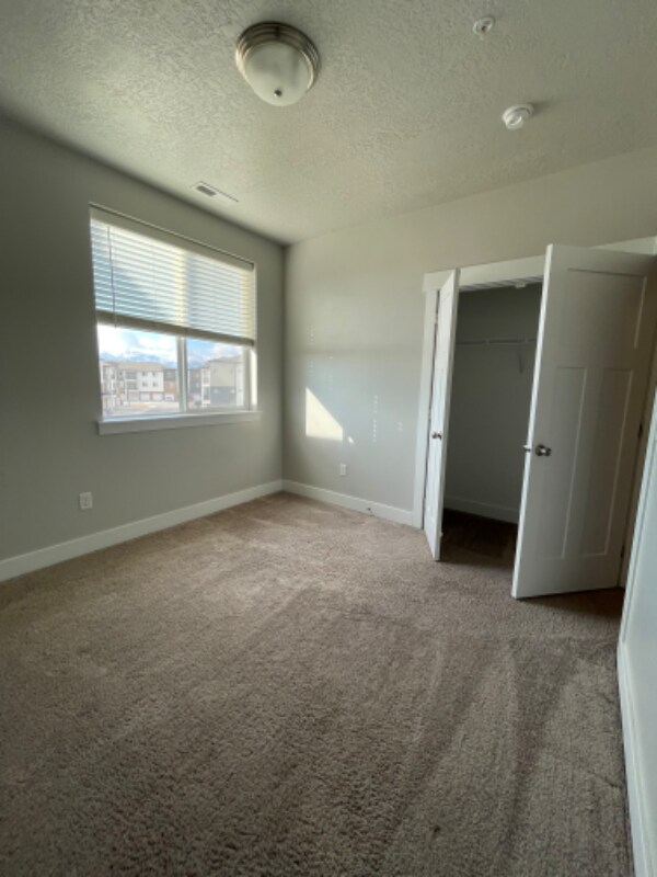 Building Photo - 761 N 260 W