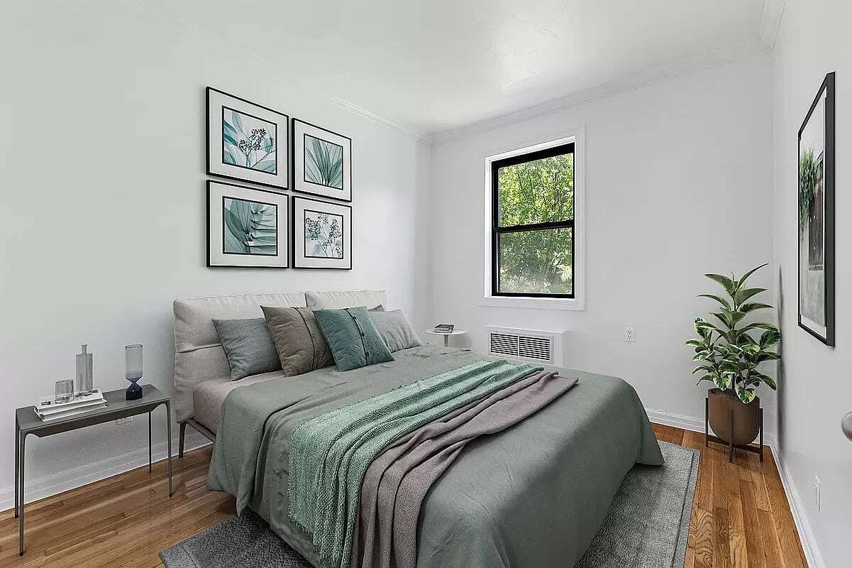 Building Photo - 322 W 11th St