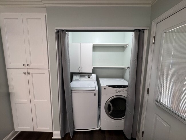 Building Photo - Cozy Home with Upgraded Finishes