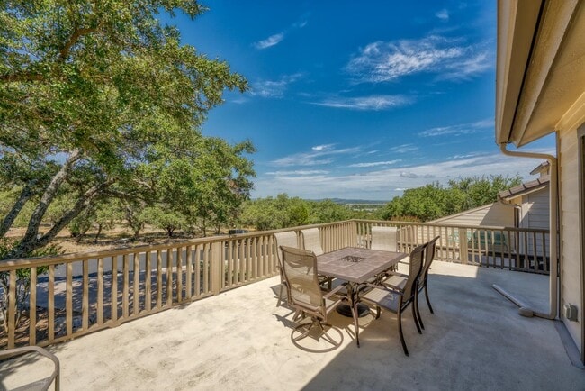 Building Photo - 307 Crestview