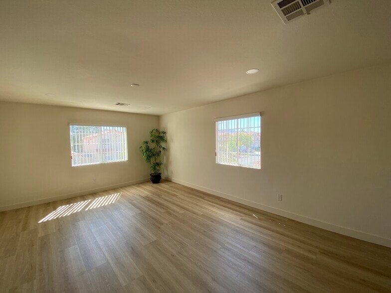 Building Photo - 9371 Santa Fe Rose St