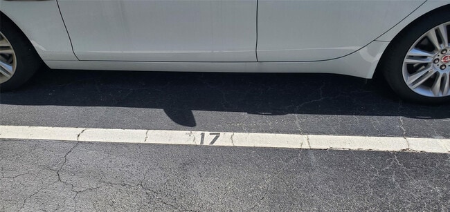 Building Photo - 1161 Hillsboro Mile