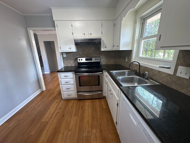 Building Photo - 315 Indian Trail