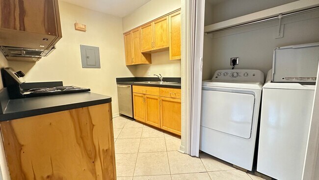 Building Photo - 231 S Summerlin Ave