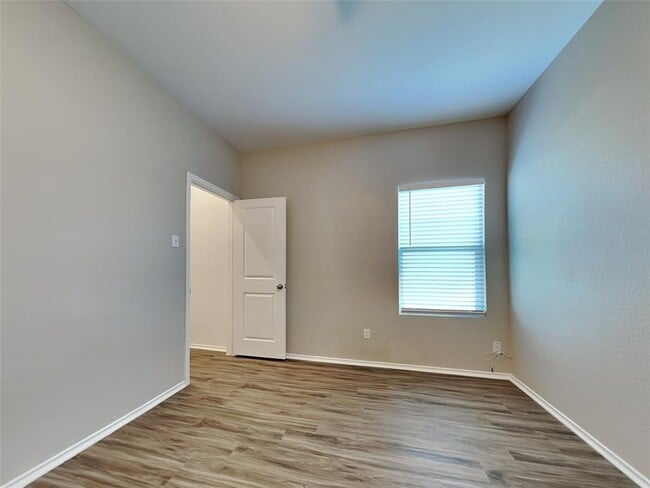 Building Photo - 217 Mica Trl
