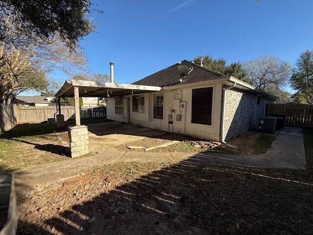 Building Photo - 2902 Silent Dr