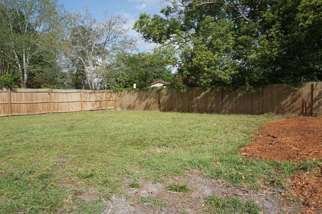 Building Photo - 3 Bedroom 2 Bathroom with Bonus Room