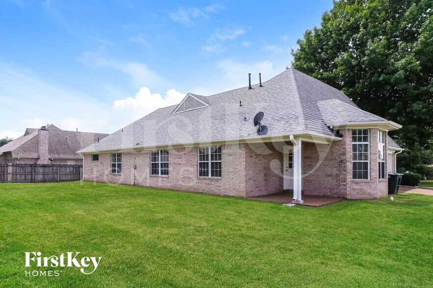 Building Photo - 4980 Rivercrest Ln