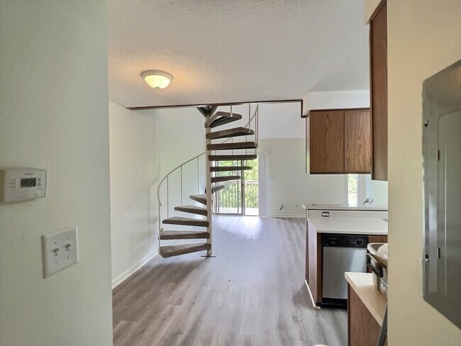Building Photo - 3081 Huntleigh Dr