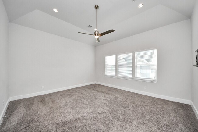 Building Photo - 826 Cage St