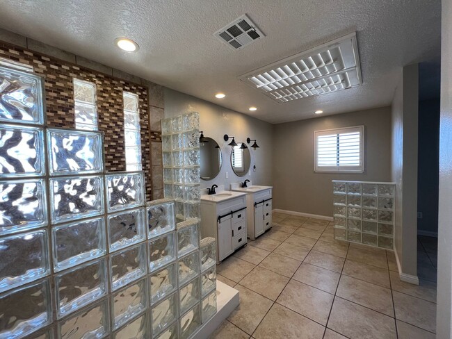 Building Photo - Spring Valley Lake Home