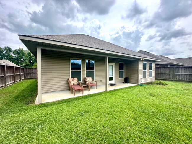 Building Photo - 12249 Grand Wood Ave