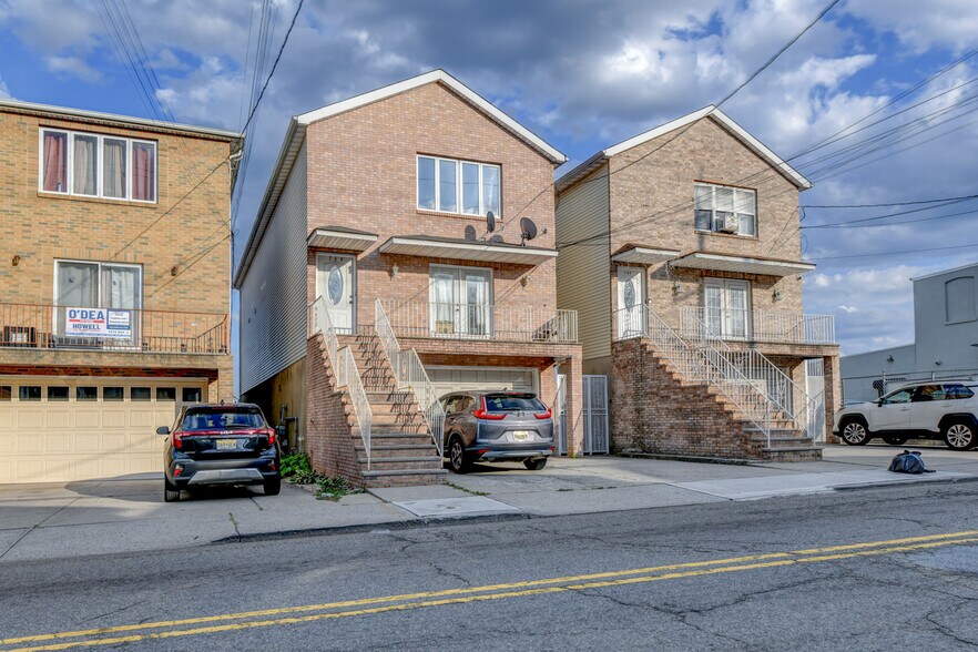 Building Photo - 708 Garfield Ave