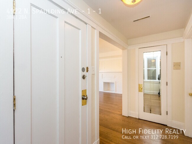 Building Photo - 4922 N Spaulding Ave