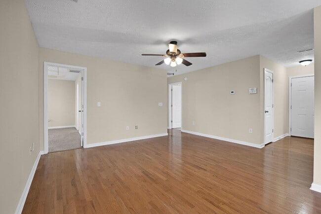 Building Photo - 15 Goldenrod Dr