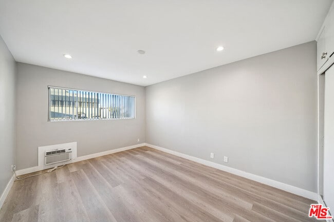 Building Photo - 326 Serrano Ave