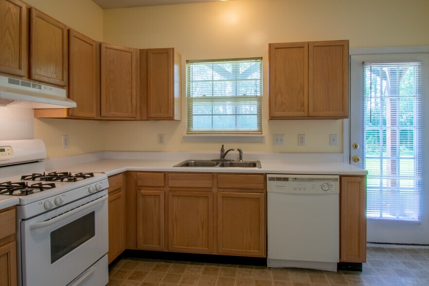 Primary Photo - Sugar Creek Apartments