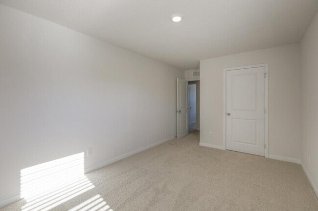 Building Photo - 1611 Maci St