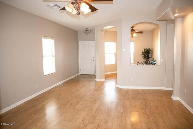 Building Photo - San Tan Ranch Beauty