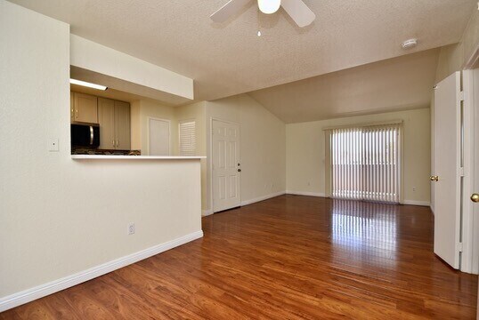 Building Photo - 2nd Level Specious One Bedroom Condo at Copper Sands!