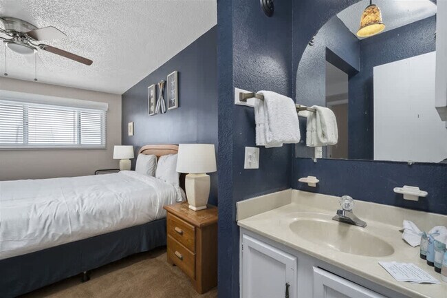 Building Photo - 8743 Thomas Dr