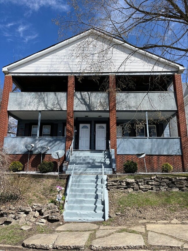 Building Photo - 1413 Wellesley Ave