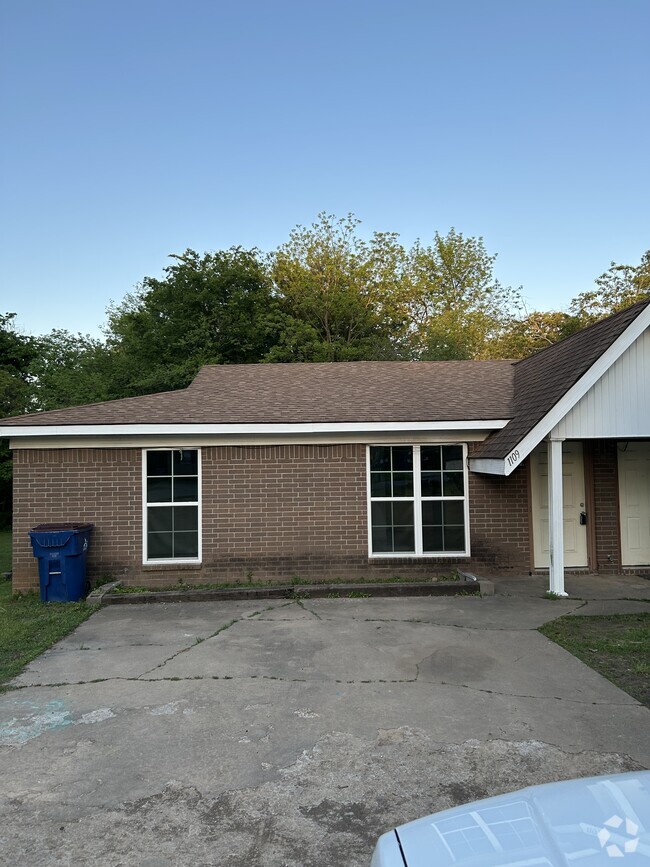 Building Photo - 1109 Tancred St