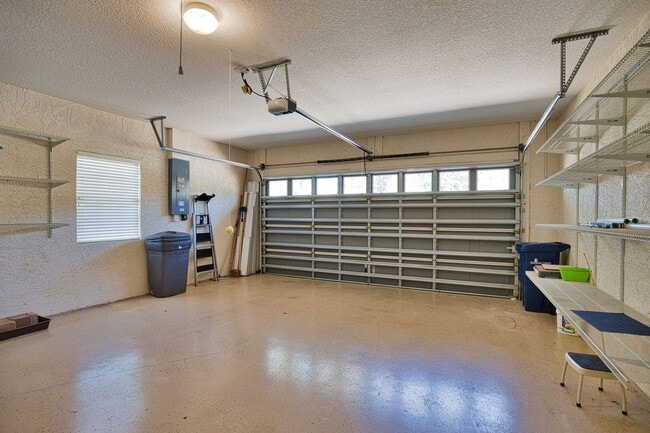 Building Photo - Annual Unfurnished Villa, 2 Bedrooms, 2 Ba...