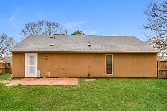 Building Photo - 2218 Morning Vista Dr