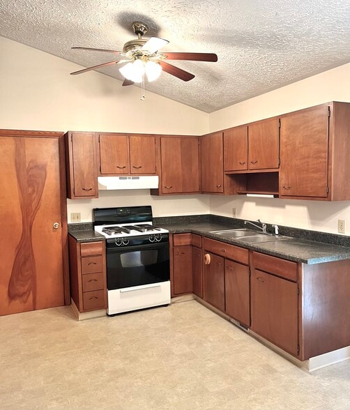 Building Photo - 297 Nokomis Dr