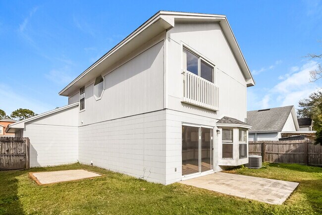 Building Photo - 9474 Chandon Dr