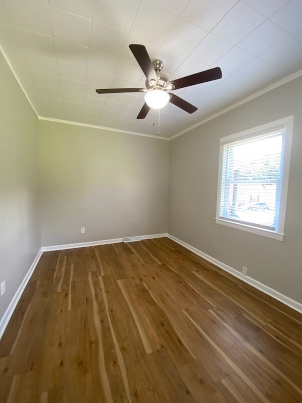 Building Photo - 3 Bedroom, 2 bath Home