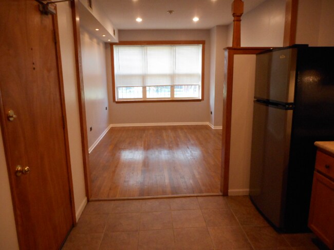 Building Photo - 4618 W Jackson Blvd