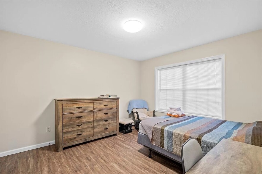 Building Photo - 127 Birdseye View Dr