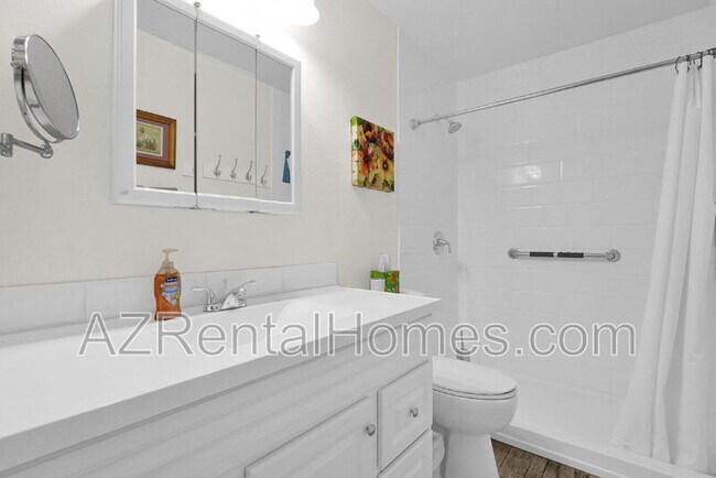 Building Photo - 2064 S Farnsworth Dr