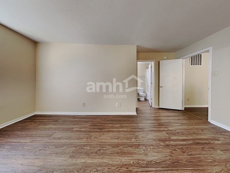 Building Photo - 15424 Gallow Ln