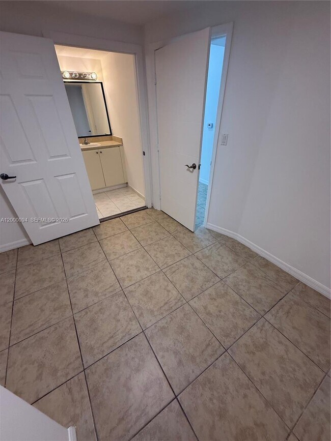 Building Photo - 119 SW 6th Ave