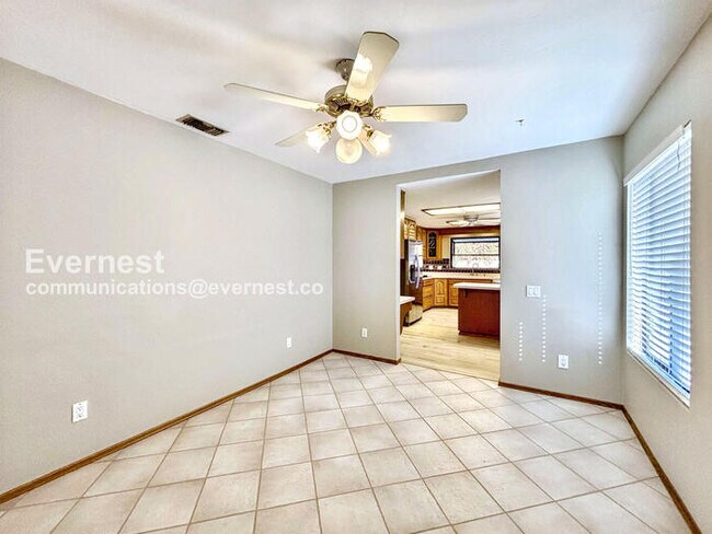 Building Photo - 3 Bed/2 Bath Home with Garage / Vouchers A...