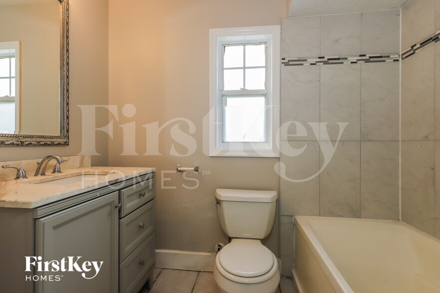 Building Photo - 3810 Treadway Dr