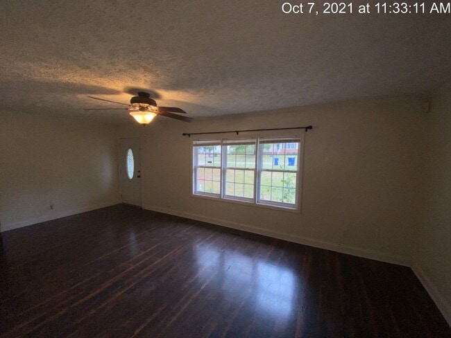 Building Photo - 1005 Sandalwood Dr