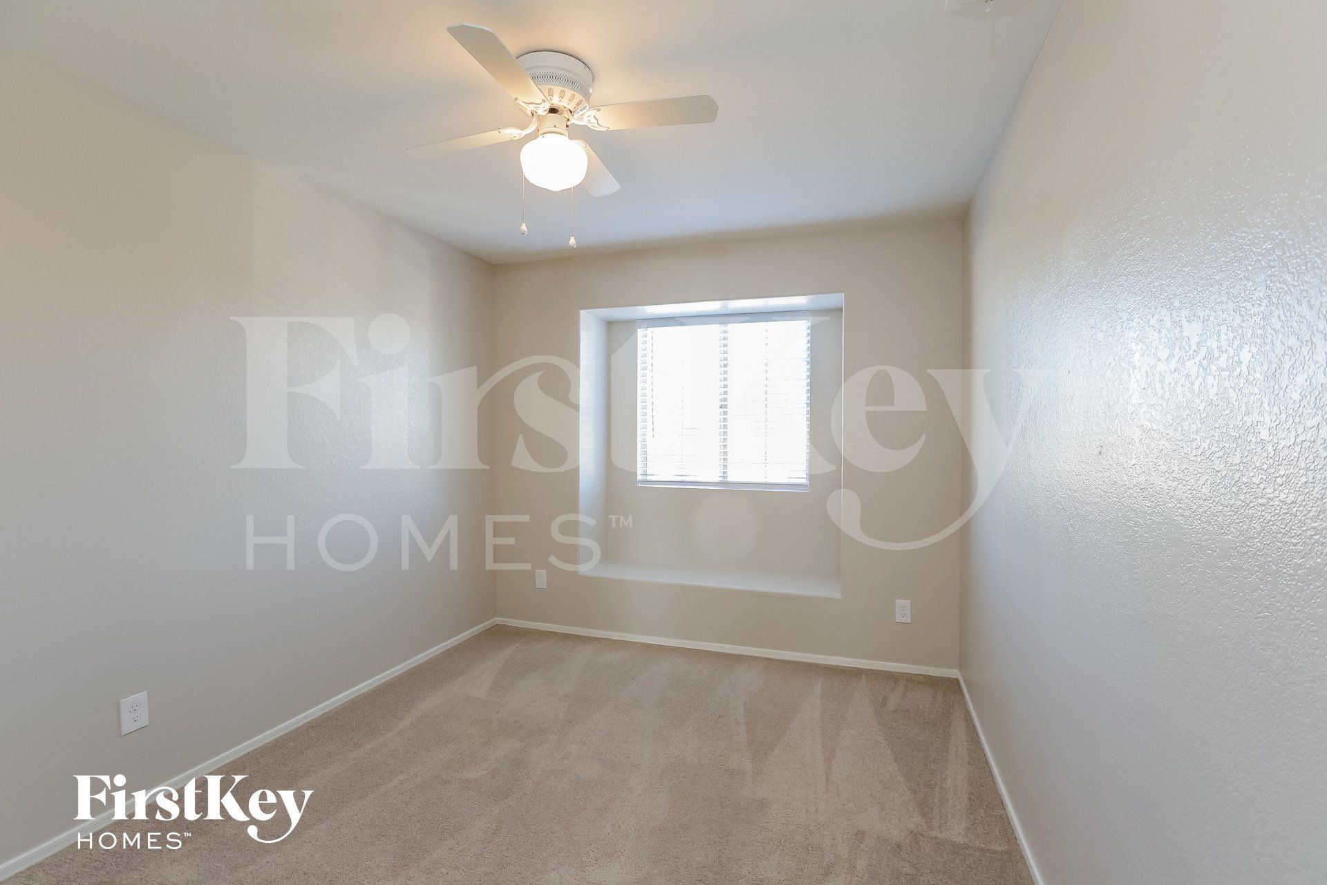 Building Photo - 8735 W Sierra Vista Dr