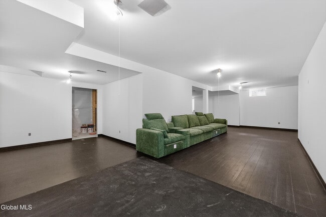 Building Photo - 622 Acland Blvd