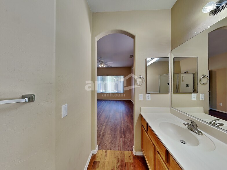 Building Photo - 8316 W Pima St